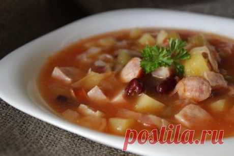 Суп с колбасками и консервированной фасолью | Четыре вкуса