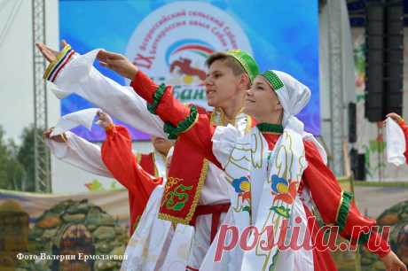 В Зауралье отметят башкирский «Праздник рода» 
В празднике башкирских родов примут участие семейные творческие коллективы из Альменевского, Сафакулевского, Щучанского районов Курганской области, Шумихи и Шадринска. Конкурсанты будут состязаться в номинациях: «Моя родословная», «Наше семейное увлечение», «Наш праздничный стол», «Творческая семья».