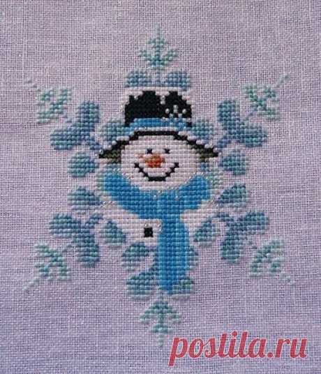 (57) Pinterest - Frost Blue, Cover page, page 1/2. I would like to try to do this onto plastic canvas | Christmas Cross Stitch
