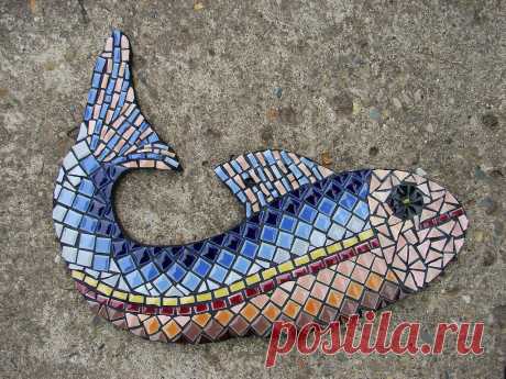 Fish Mosaic  Here is one of the fish that will be swimming upstream along my stairs.  I have very little open wall space, so I thought  that they'd do well about knee high on the stairwell.  I will rework the design and make two more.