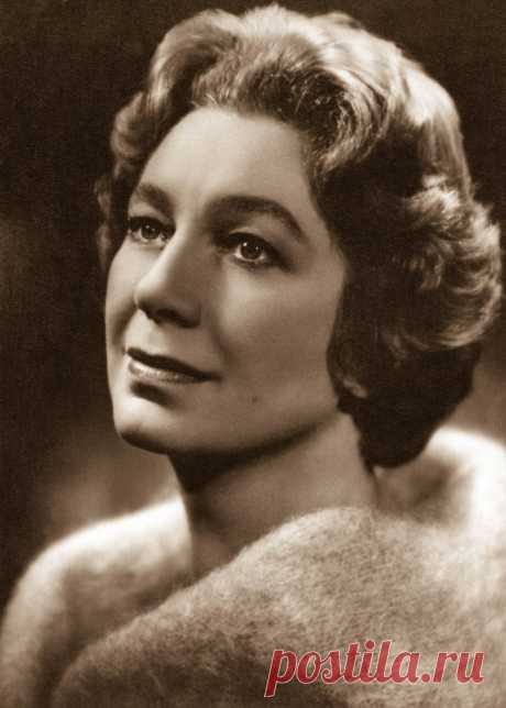 Эльза Радзиня, 10 февраля, 1917
 • 18 августа 2005
