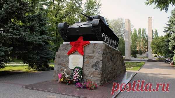 В Мелитополь после реставрации вернули танк-памятник Т-70