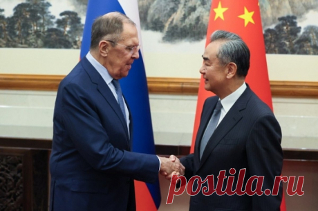 Лавров: Россия и Китай продолжат работу в борьбе с терроризмом. Глава МИД России с 8 по 9 апреля находится в Пекине с официальным визитом.