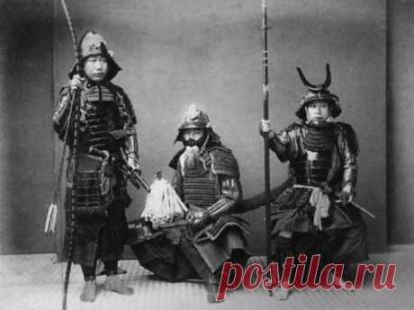 Монгольский хан Хубилай, завоевав Китай и Корё (Корею), решил, что и Япония ему должна покориться. Но он жестоко просчитался: оба военных похода монголо-татар на страну самураев в XVI веке закончились поражением.