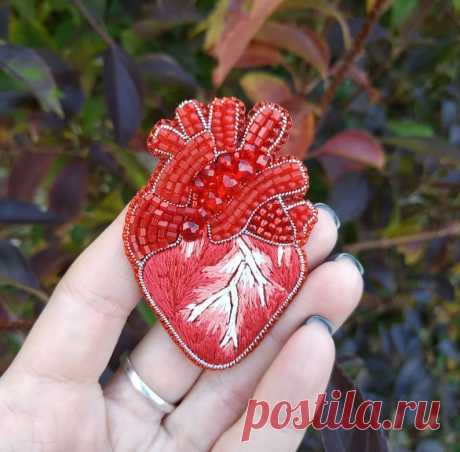 Pin de corazón anatómico bordado broche con cuentas regalo - Etsy Chile