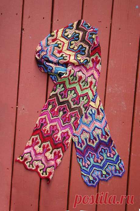 Love the colors and seeing how the different combos work together. From Ravelry: AndreSue's Frog Feet (Fox Paws pattern) | FOX PAWS DESEN