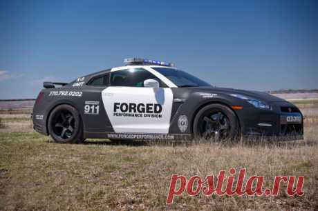 Полицейский Nissan GT-R - Авто-мото