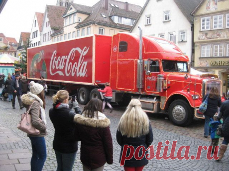 Riesenandrang am kultigen Coca-Cola-Weihnachtstruck