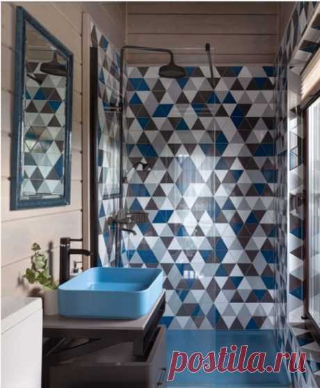 Ванная комната среднего размера в современном стиле с плоскими фасадами, душем в нише. Отделка черной плиткой, синей плиткой, серой плиткой.