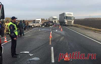 В Омской области в ДТП с двумя легковушками и грузовиком погибли четыре человека. Погибли водитель автомобиля Datsun и три пассажира