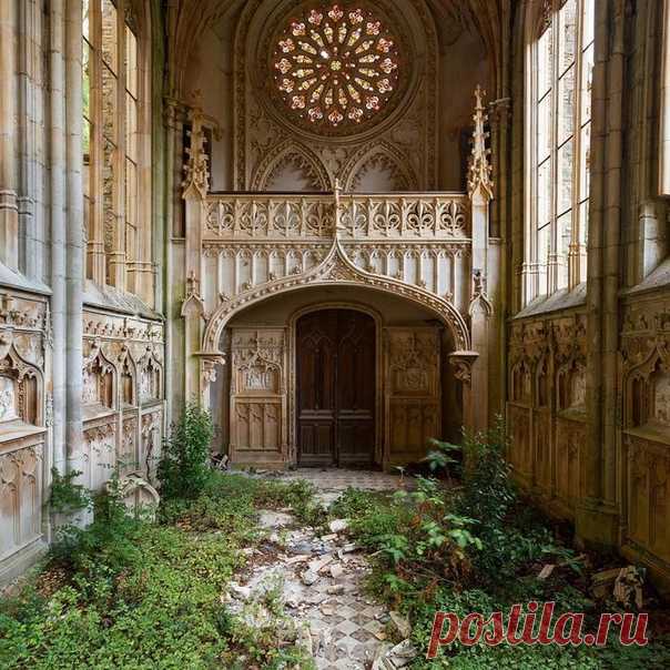 Одинокая заброшенная церковь, Франция