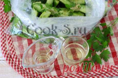 Салат из огурцов в пакете - рецепт с фото