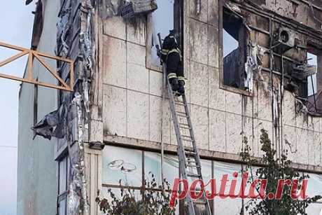 В результате пожара в гостинице в Дагестане погибли два человека. Два человека погибли и еще шесть пострадали в результате пожара в гостинице в Дагестане, сообщили в ГУ МЧС по региону. Инцидент произошел в городе Хасавюрт, cообщение о возгорании поступило в 04:12 по московскому времени. Все пострадавшие были доставлены в больницу, один из них находится в реанимации.