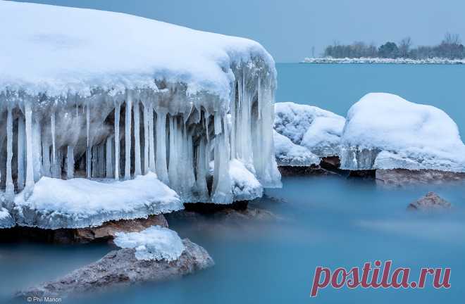 45 second long exposure of Ashbridges Glacier - Woodbine Beach, Toronto More photos of Toronto and the polar vortex can be viewed here: tinyurl.com/y6eth2ch