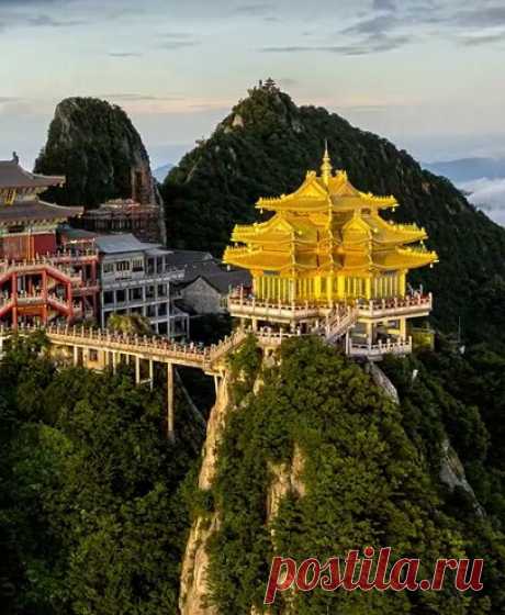 Китай, Горы Лаоцзюнь, провинция Хэнань