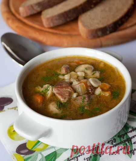 Суп из говядины с грибами и перловкой Ингредиенты на 6-8 порций: