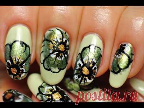 Nail Art. Green Floral Design.