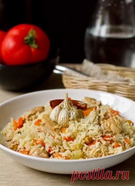 Плов из курицы с нутом и изюмом