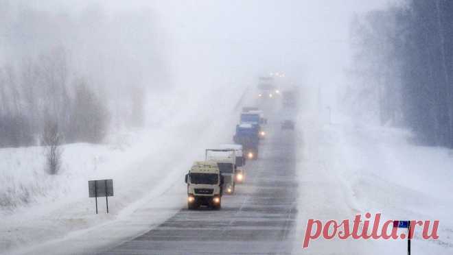 На Сахалине возобновили движение по трассе к аэропорту Шахтерск. Участок дороги "Невельск - Томари - аэропорт Шахтерск" открыли на Сахалине. Об этом сообщает Telegram-канал агентства по делам гражданской обороны, чрезвычайных ситуаций и пожарной безопасности Сахалинской ...