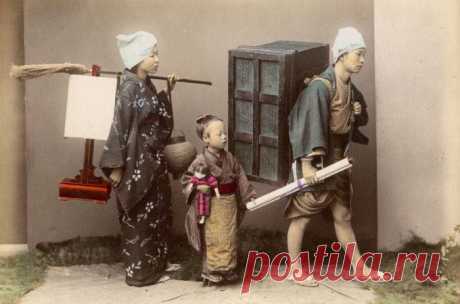 Фотографии Японии на рубеже XIX и XX веков -  Известный японский фотограф Кусакабэ Кимбэй, долгое время работавший ретушером и ассистентом у европейских фотографов Феликса Беато и барона Раймунда фон Штильфрида, в 1881 году открыл свою студию в Йокогаме. Его бизнес процветал, он открыл еще несколько студий, в том числе и в Токио, и позиционировал себя, как лучшего фотографа Японии. Благодаря снимкам Кусакабэ теперь у нас есть возможность взглянуть на то, какой была Япония...