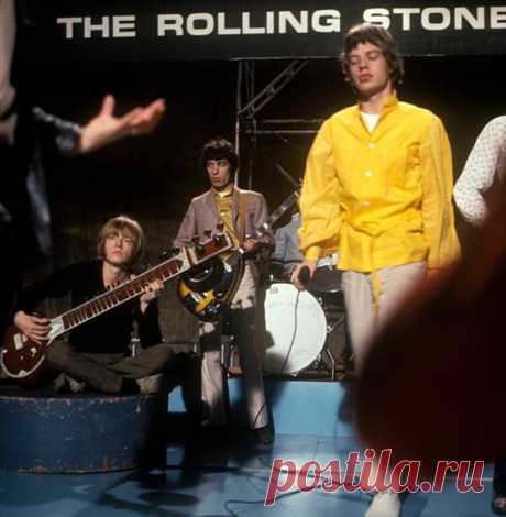 1966. The Rolling Stones performing on Ready Steady Go! - p3250 | PastYears.info
