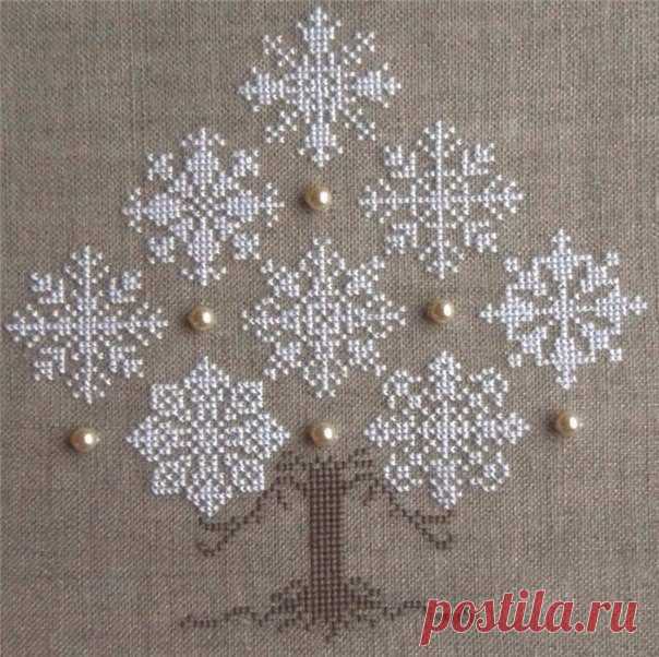 Новогодняя вышивка со снежинками Новогодняя вышивка со снежинкамиСнежное дерево это возможность выражать одно и то же по-разному благодаря различным узорам снежинок.