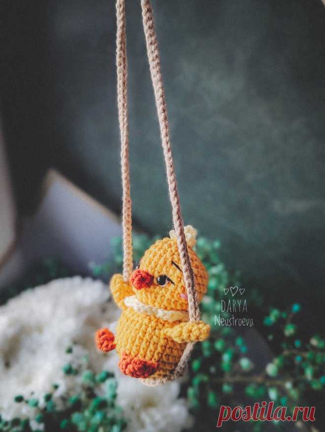 PDF Малыш Цыплёнок крючком. FREE crochet pattern; Аmigurumi toy patterns. Амигуруми схемы и описания на русском. Вязаные игрушки и поделки своими руками #amimore - маленький цыпленок из обычной пряжи, вязаные цыплята к Пасхе.