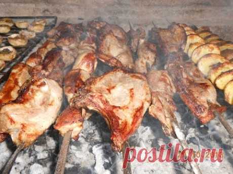 Как приготовить традиционный шашлык из свинины / How to make traditional barbeque from pork