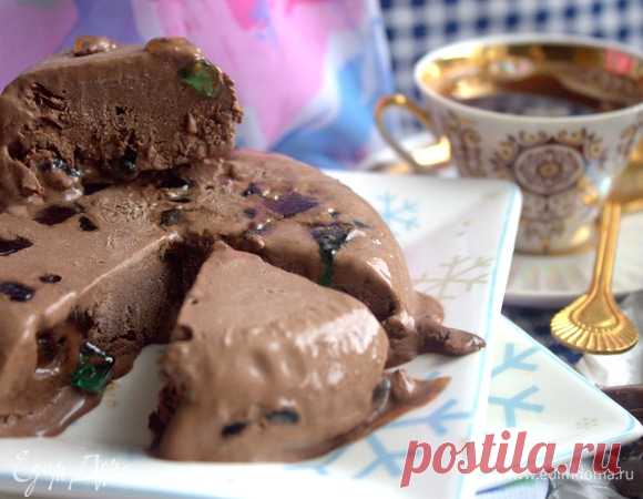 Шоколадное мороженое с мармеладом. Ингредиенты: сметана, какао-порошок, шоколад черный горький