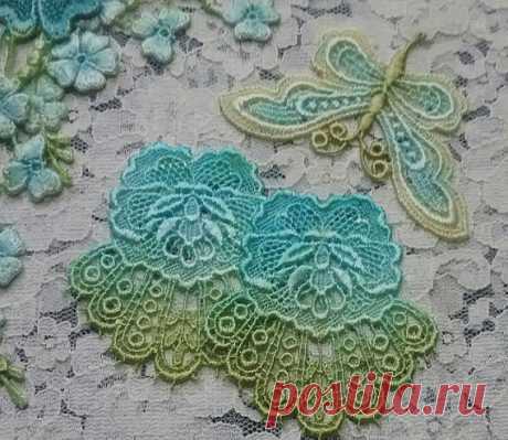 Turquoise Aqua Flower Butterfly Hand Dyed Venise Lace Embellishment Crazy Quilt Applique Kit So very pretty! Hand Dyed in aqua/turquoise and green, these 2 pretty flowers measure 3x3. To complete this duo, is a beautiful 2.5 x3 matching butterfly. Perfect for your next crazy quilt, scrap book, mixed media, purse/pillow decorating project.  I have more in stock so if you would like a different color combo, please convo me, I would be happy to dye them up in your choice of c...