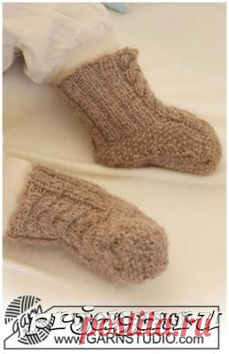Теплые носочки для новорожденных спицами