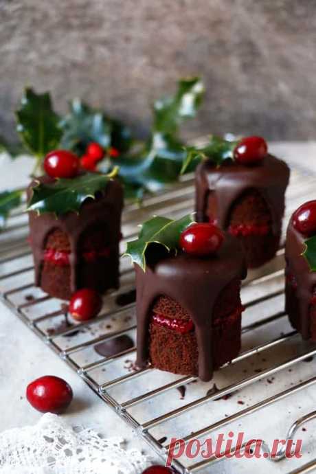 Рождественские мини-торты с шоколадной клюквой (веганские, без глютена и орехов) - Nirvana Cakery