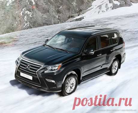 Внешне обновленный #Lexus GX 460 изменился несильно – только новая оптика и хищно заостренная &quot;морда&quot; отличают его от предшественника. Конечно, GX прожорлив – в городе расход держится в районе 20 литров на сотню, – но было бы странно ожидать другого от 2,5-тонной машины.