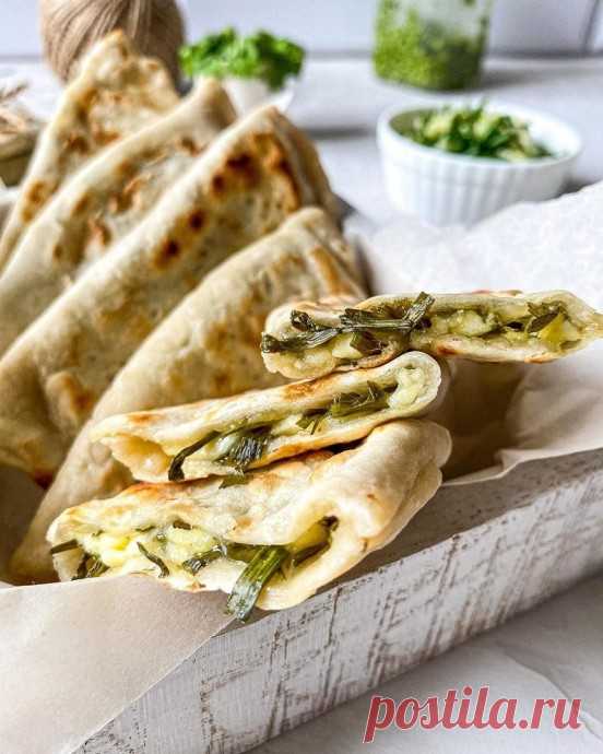 ​Кутабы с зелёным луком и сыром