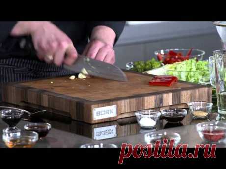 Рецепт яичной лапши с уткой и овощами в воке BORK G600 от Дениса Никифорова
