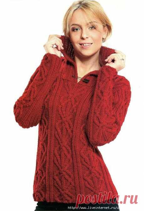 Красный пуловер c воротником.