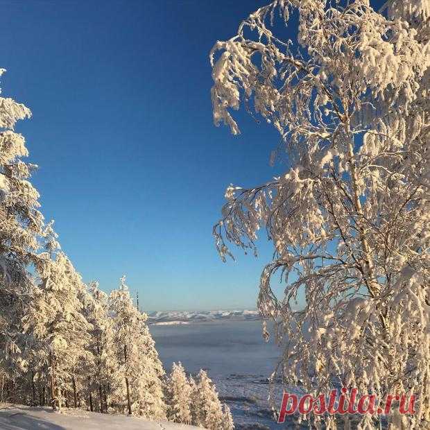 Красивая природа сибирского поселка Оймякон в котором дети ходят в школе при -50 на градуснике