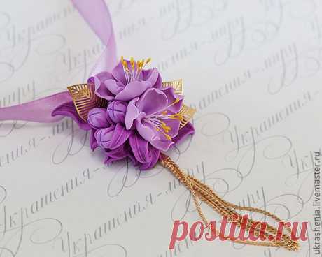 Сиренево-фиолетовый кулон с цветами сакуры и золотыми листьями. Кольцо -