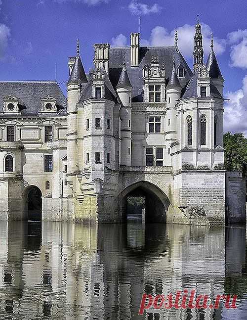 Château de Chenonceau, Chenonceaux, Indre-et-Loire, France | Sam Farrar Williams приколол(а) это к доске The Mystique of France