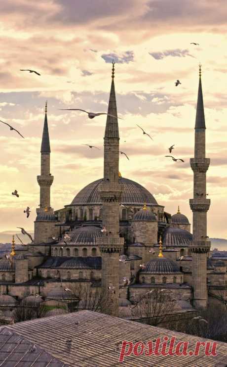 First Time Istanbul.  
The Blue Mosque in Istanbul  |  Pinterest • Всемирный каталог идей