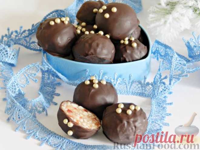 Домашние шоколадные конфеты. В домашних условиях можно легко приготовить вкусные конфеты из печенья, орехов, сухофруктов и шоколада. По этому рецепту готовим домашние шоколадные конфеты с арахисом и вяленой вишней.