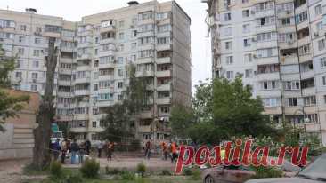 Частично обрушенный после атаки ВСУ дом в Белгороде восстановят