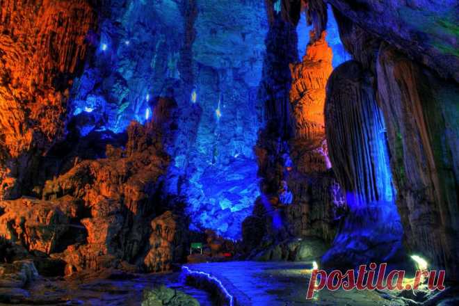 Пещера тростниковых флейт: подземный дворец природы.