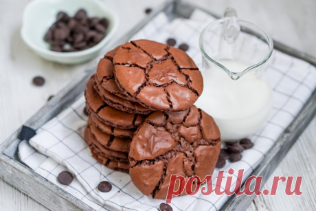 Шоколадное печенье брауни – Mary Bakery Это очень простой рецепт шоколадного печенья. Для его приготовления даже не потребуется включать миксер! Пошаговый рецепт и видео процесса приготовления.