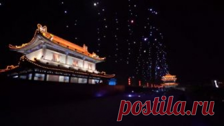 Вечером 1 мая в китайской провинции Шэньси небо озарилось разноцветными огнями. Световое шоу.