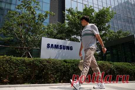 Названа дата анонса новых складных смартфонов Samsung. Компания Samsung назвала дату анонса новых флагманов. Согласно тизеру, IT-гигант представит складные аппараты 26 июля. Мероприятие под названием Unpacked пройдет в южнокорейском Сеуле. В компании пообещали провести его онлайн-трансляцию. По слухам, Samsung должна анонсировать модели Galaxy Z Fold 5 и Flip 5.