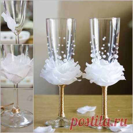 Wonderful DIY Wine Glasses Decoration With Flowers and Beads Decorate wine glasses with flowers and beads, It's easy but looks great ! Wine glass decorations can help dress up your table for a party or wedding, or si
