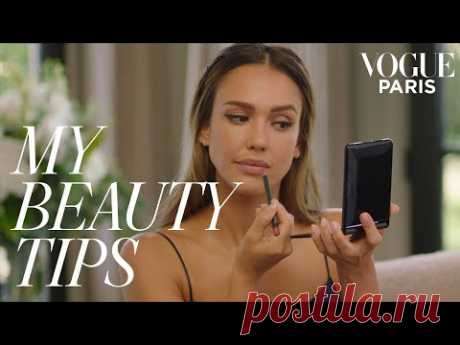 Jessica Alba’s five-minute graphic eyeliner look | My Beauty Tips | Vogue Paris