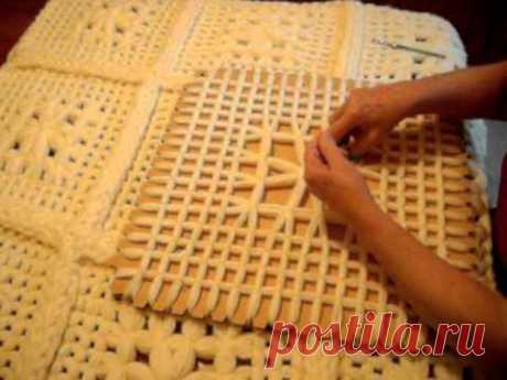 How to make a Beautiful Daisy Pattern in the Large Butterfly Loom - YouTube