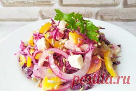 Салат из капусты с болгарским перцем и сыром фета, рецепт с фото и видео — Вкусо.ру